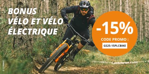 Un vététiste roule sur un chemin forestier. Le texte offre une réduction de 15 % sur les vélos et vélos électriques avec le code promotionnel GS25-15PLCBIKE. Le mot « BONUS » et du texte en français sont également affichés.