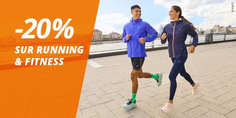 Deux personnes font du jogging en plein air près d'une rivière ; le texte sur fond orange indique « -20% SUR RUNNING & FITNESS ».